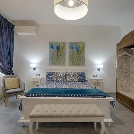 Cozy Downtown 3*