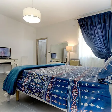 Cozy Downtown Guest house