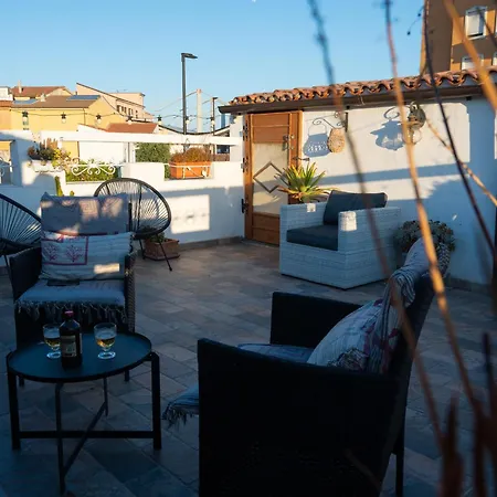 Cozy Downtown 4*